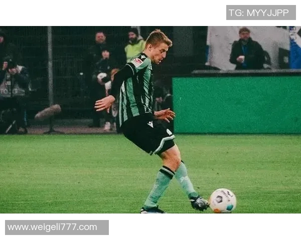 弗汉堡迎战汉诺威争夺德乙联赛关键三分之战