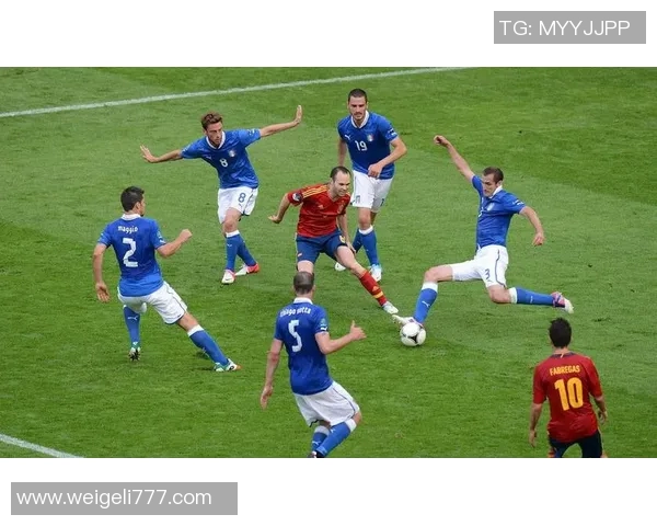 莱万领衔球队新篇章球迷期待他在赛场上的精彩表现与突破进球