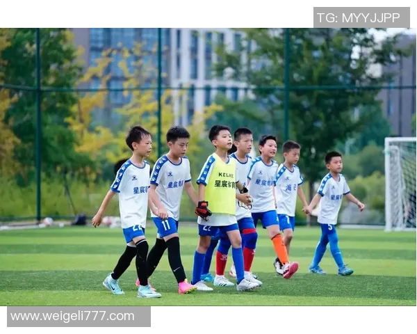 新城区校园足球比赛精彩直播尽在眼前快来一起为球队加油助威